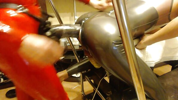 Liels penis iekāpj hottie, kuram ir lielas bouncy krūtis