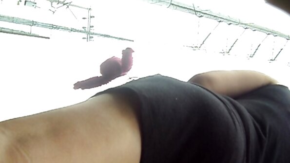 Karsta slampa atrodas vīrieša priekšā, un viņa dabū penis sevī