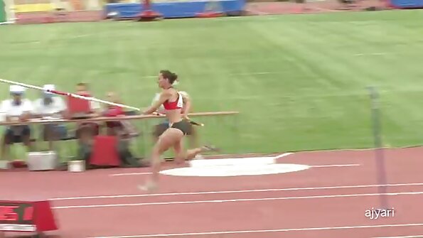 Saldā mazā princese tiek iespiesta ar lielu peni