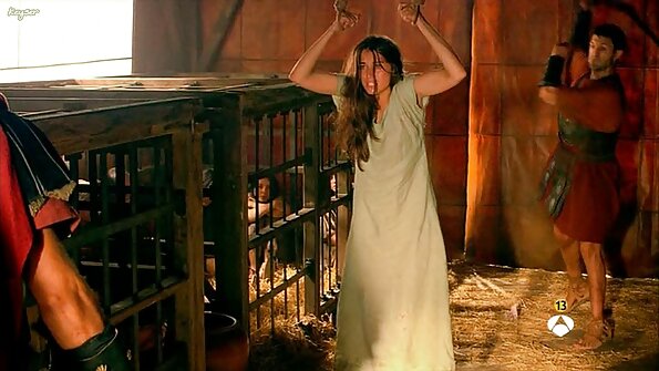 Mulato cāļu lielās krūtis padara puisi traku, tāpēc viņš drāž kā trusis