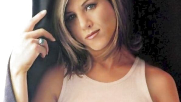 Bootylicious blondīne ir, kam viņas bumhole izstiepts ar lielu gailis