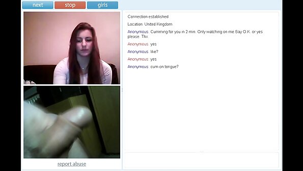 Liels penis tiek iegrūsts glītā tīnī ar stingru ķermeni