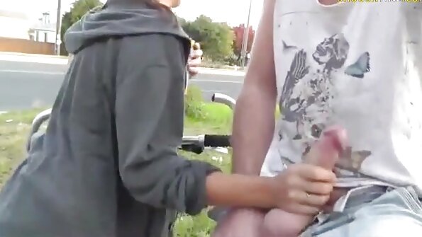 Melns puisis dabū savu locekli elastīgā sievietē par starprasu jāšanās