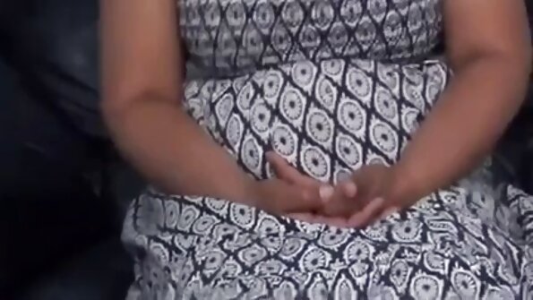 Piedauzīga brunete tiek laizīta, un arī viņa šodien tiek smagi fucked