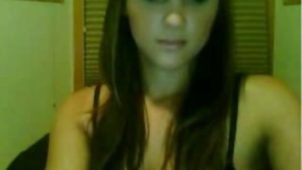 Jauka brunete ar skaistām acīm satriec savu incīti