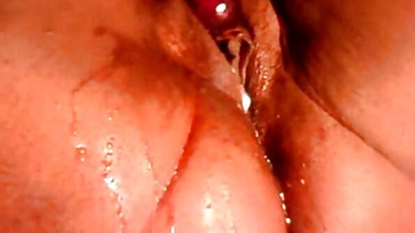 Izdilis minx, kas mīl iegūt kaulus jūt gailis sevī