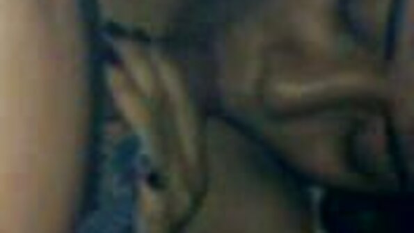 Seksīgai meitenei norauj dibenus un viņa ir izdrāzta