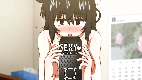 Kuce ar tetovējumu labajā pusē ņem pabrāļa gailīti incītī