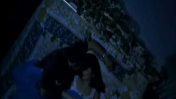 Gādīga apkopēja māca pameitai, kā tikt cauri