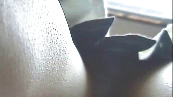 Melns puisis ieiet karstā blondīnē viņas ciešajā incītī dzeguzes priekšā