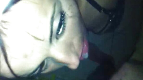 Blondīne ar jauku pāri milzīgām krūtīm ir fucked in viņas incītis