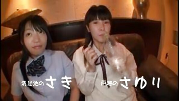 Skaistules ar lielām krūtīm dalās priekā, ka viņu drāž