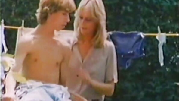 Blokes iet ļoti traki uz viņas mitrās jaunās incītis un pakaļa