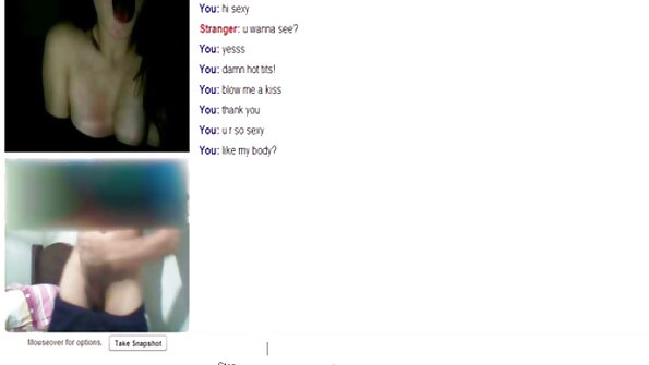 Blondīne bauda lielu knābīti savā šaurajā boothole