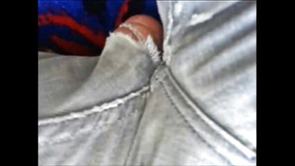 Melnāda meitene ar lielu dupsi nodarbojas ar anālo seksu ar balto puisi