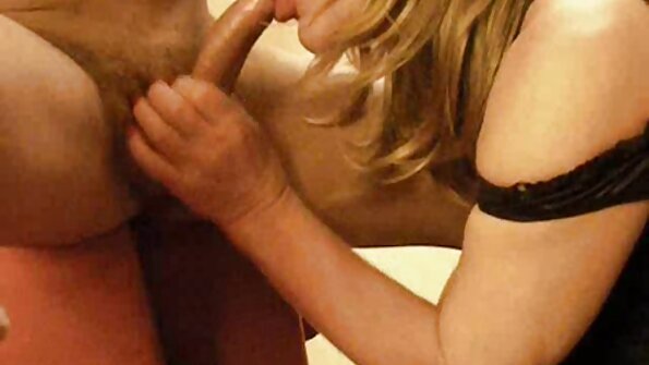 Melnādaina sieviete ar pievilcīgu augumu šodien tiek smagi iespiesta