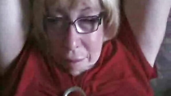 Blondīne ar tetovējumiem ir kļūst viņas karsts dupsis rammed ar lielu gailis