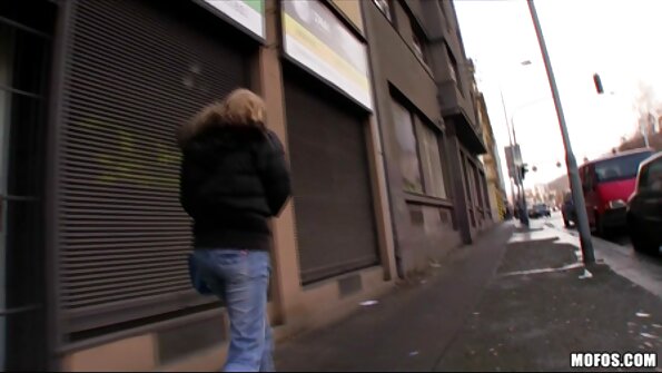 Aidra Lapsa atveido nerātnu jaunu nerdi, kurš priecīgi ņem peni