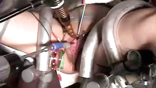 Pilnīgi dabisks hottie rides penis viņas pievilcīgs kaimiņš