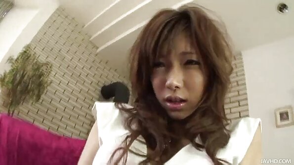 Pusaudze vēlas iegūt spermu uz viņas skaistās sejas videoklipā