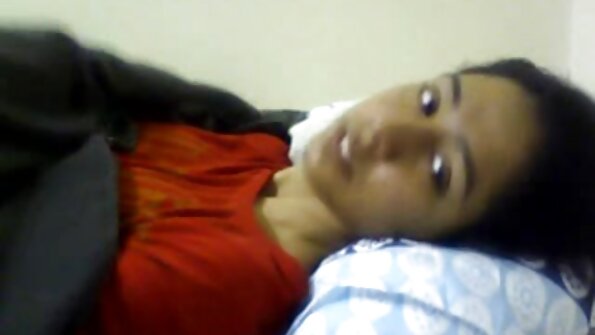 Pusaudzei, kurai ir jauks dupsis, iekļūst viņas incītis gultā