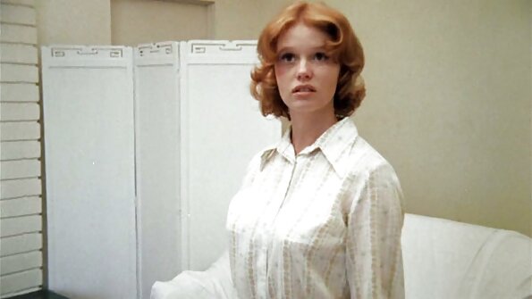 Liels, stilbs, Brittany Shae dauzās sunīšu stilā