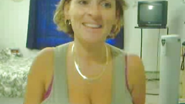 Blondīne ar seksīgu aizmuguri sūc un drāž kā profesionāle