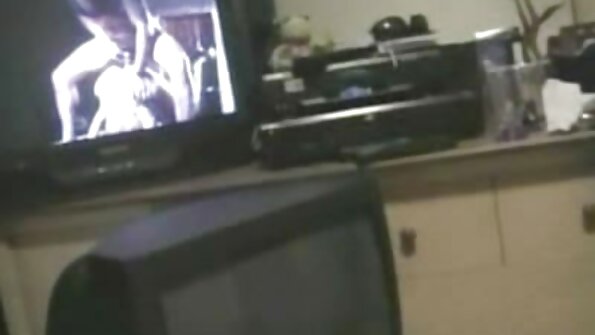 Blondīne ar seksīgu dupsi šajā video ir rupji izdrāzta