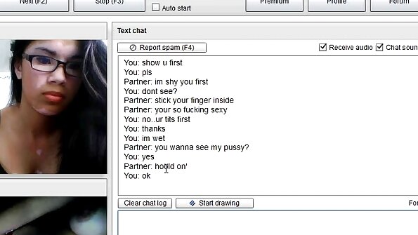 Plikais ērzelis drāž gaiļu izsalkušo Ebigeilu Maku tā, kā viņai vajag